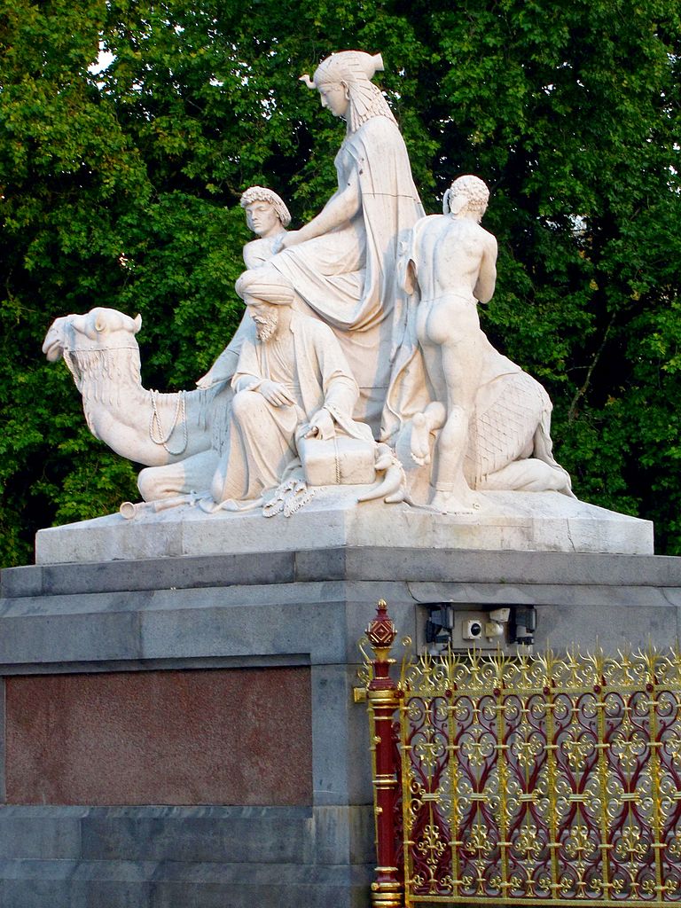 Albert_Memorial.The_sculptural_composition_Africa._-_panoramio